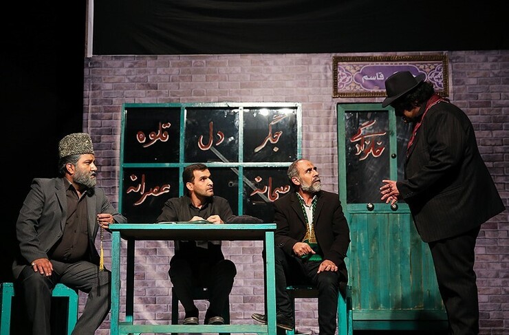 عباس جانفدا، کارگردان نمایش «دلبسته» که این روز‌ها در سالن اصلی تئاتر شهر روی صحنه رفته است، از نبود حمایت مسئولان برای تولید تئاتر مذهبی گله می‌کند.