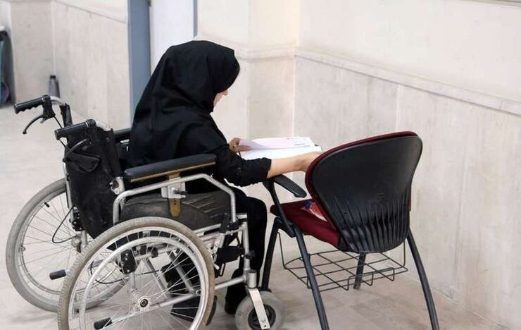 یکی از چالش‌های همیشگی مددجویان سازمان بهزیستی به‌ویژه معلولان، دریافت به‌موقع شهریه دانشگاه است که بهزیستی در پرداخت آن تعلل فراوانی به خرج می‌دهد.