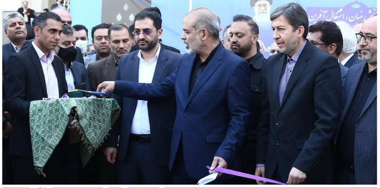 با حضور وزیر کشور تفاهم‌نامه خرید و سرمایه‌گذاری ۹۰۰ دستگاه اتوبوس بین شهرداری مشهد و گروه خودروسازی بهمن امضا شد.