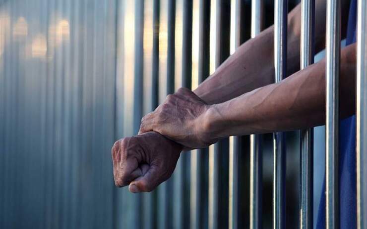 رئیس دیوان عالی کشور گفت: مجازات حبس بازدارندگی کافی در جرایم مواد مخدر ندارد و مؤثرترین کار برای مبارزه با مواد مخدر ضربه مالی و زمین‌گیر کردن قاچاقچیان است.
