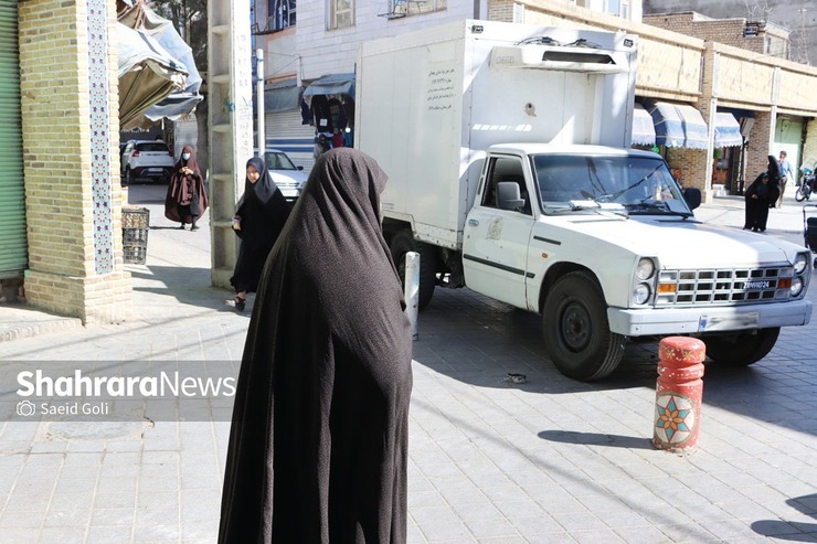 خیابان شهیدشفیعی ۳۶ گلشهر، آدرس پستی این بازار است، اما برای خیلی‌ها حتی آن‌هایی که محل زندگی شان در این محله نیست، شلوغ بازار یا بازارشلوغه گلشهر نامی کاملا آشناست؛ زیرا از شیر مرغ تا جان آدمیزاد در آن پیدا می‌شود.