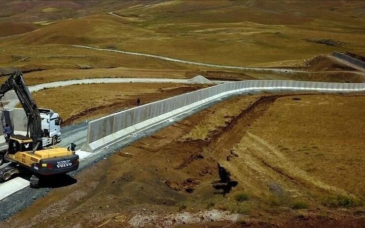 رئیس کمیسیون امور داخلی کشور و شورا‌ها در مجلس از دیوارکشی ترکیه در مرز ایران انتقاد کرد و خواستار پیگیری این موضوع از سوی گروه دوستی پارلمانی و اتحادیه بین المجالس شد.
