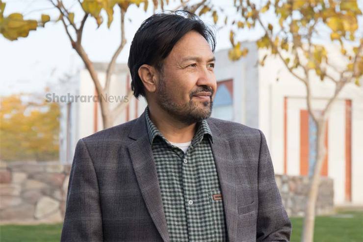 ابوطالب مظفری یکی از شناخته شده‌ترین شاعران افغانستانی در ایران است که به تازگی در جشنواره جهانی شعرآیینی به عنوان نفر سوم برگزیده شد و جایزه نقدی ۱۲۵۰یورویی برای شعری به عنوان «ترکیب بندی شَرِ شوکران» دریافت کرد.