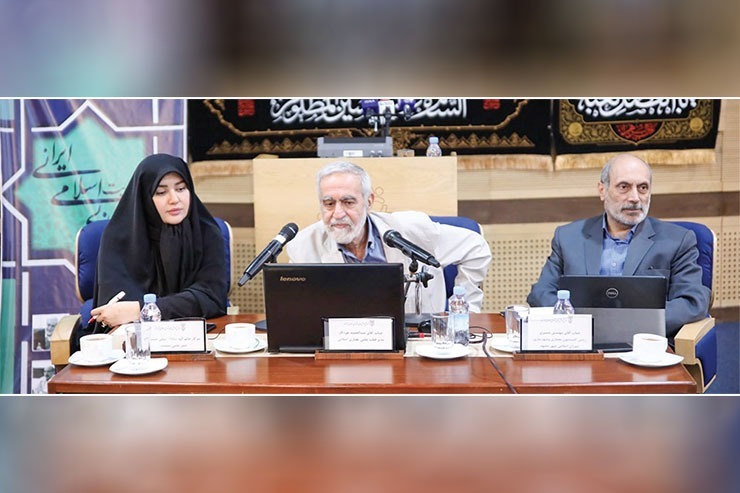 معماری و شهرسازی در صورتی مبتنی بر آموزه‌های اسلامی خواهد بود که آبادکردن حکیمانه فضا و محیط‌زیست انسان‌ها با عناصر طبیعی و مصنوعی، متناسب با نیاز‌های مادی انسان‌ها باشد و درنهایت باعث بسترسازی برای تأمین نیاز‌های روحی، تکاملی و اختیاری آن‌ها باشد.