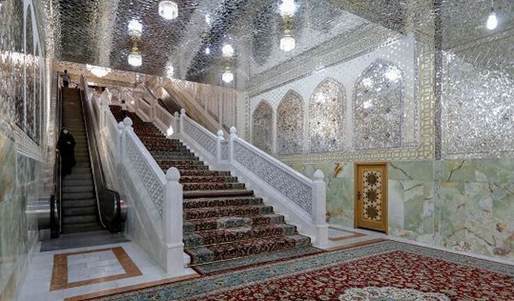 با تکمیل طرح عمرانی رواق دارالولایه حرم مطهر رضوی، که با هدف تسهیل حضور زائران صورت گرفت، این رواق به روی زائران بازگشایی شد.
