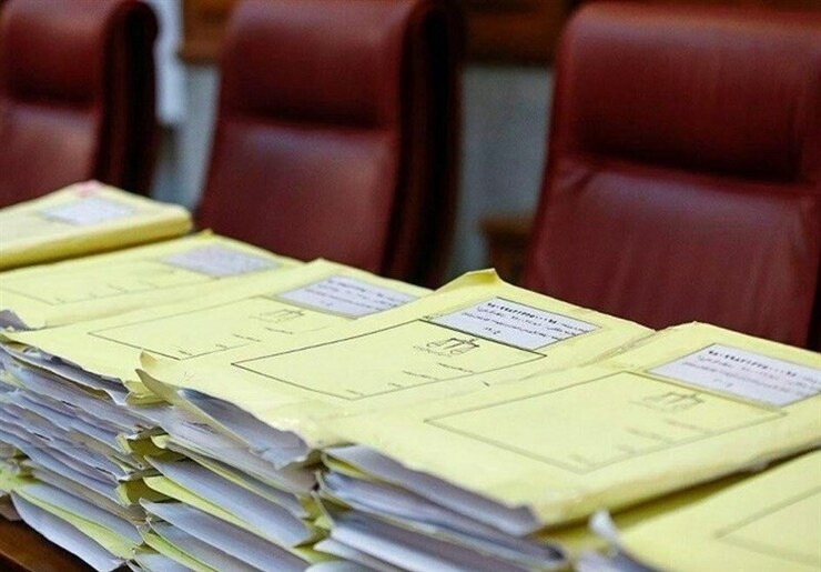 رئیس کل دادگستری استان البرز گفت: پرونده ۱۴ متهم شبکه جعل اسناد و تصاحب املاک مردم در استان‌های البرز و تهران به اجرای احکام کیفری دادسرای کرج ارسال شد و به مرحله اجرای حکم رسید.