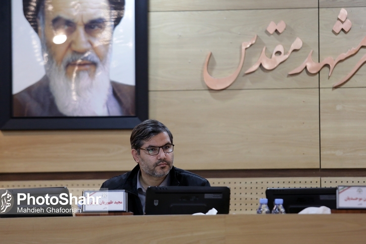 عضو کمیسیون تلفیق شورای اسلامی شهر مشهد مقدس گفت: ۵ ماه اول سال درگیر تخصیص اعتبارات و ۳ ماه آخر سال هم درگیر برودت هوا هستیم؛ در چنین شرایطی، عملا ۸ ماه از سال پروژه‌های شهری بلاتکلیف هستند و بهترین شرایط جوی برای اجرای عملیات عمرانی را از دست می‌دهیم و لذا سال مالی شهرداری باید تغییر یابد.