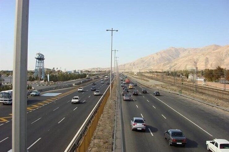 رئیس پلیس راهور فراجا درباره آخرین وضعیت تردد در محور‌های غربی کشور گفت: تردد در تمام محور‌های منتهی به مرز‌های شش‌گانه روان است.