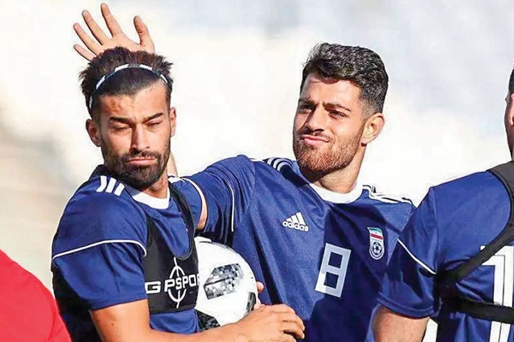 اولین فهرست کارلوس کی‌روش، سرمربی جدید تیم‌ملی فوتبال ایران، با حضور بازیکنان شاغل در لیگ ایران درحالی اعلام شد که این مربی روی نام یک هافبک پرسپولیس و یک مدافع استقلال، خط قرمز کشیده است.