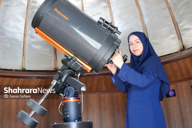 فاطمه گنجی بیش از چهار دهه از زندگی خود را برای رصد ستارگان گذاشته است.