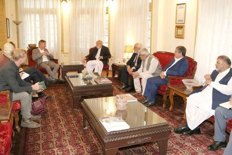 رئیس‌جمهور سابق افغانستان و سرپرست نمایندگی سازمان ملل بر لزوم بازگشایی مدارس دخترانه توسط طالبان تاکید کردند.