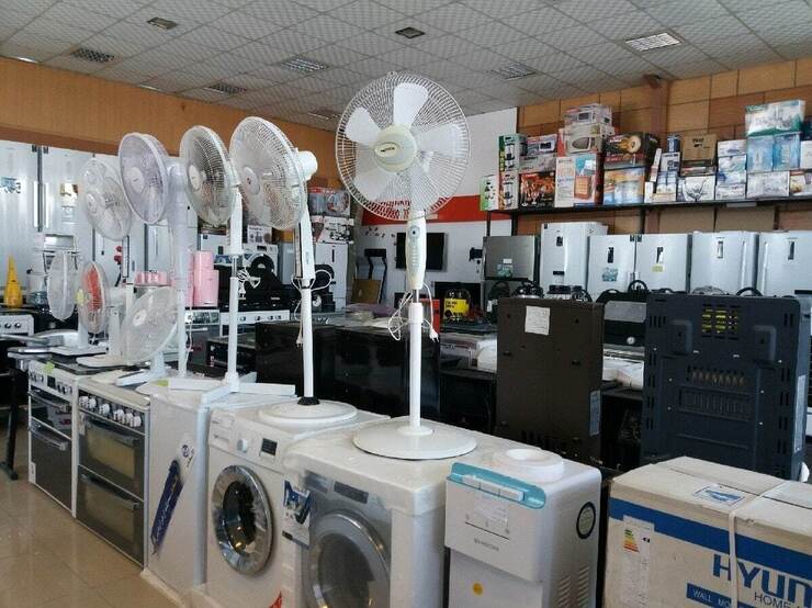 عضو کمیسیون صنایع مجلس با بیان اینکه صنعت لوازم خانگی مسیر خودروسازی را رفته، گفت: بازار لوازم خانگی چند سال پیش باثبات بود، اما امروز با بازار بی‌ثبات و قیمت‌های وحشتناک روبه‌رو هستیم که فردی نیز پاسخگو نیست.