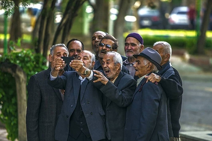 معاون پژوهشی جهاد دانشگاهی علوم پزشکی شهید بهشتی با اشاره به بررسی تغییرات جمعیتی کشور، بیان کرد: ۲۰ سال آینده جمعیت‌ سالمندی ۲ برابر ‌می‌شود، به طوری که ۲۰ درصد جمعیت آینده را سالمندان تشکیل خواهند داد.