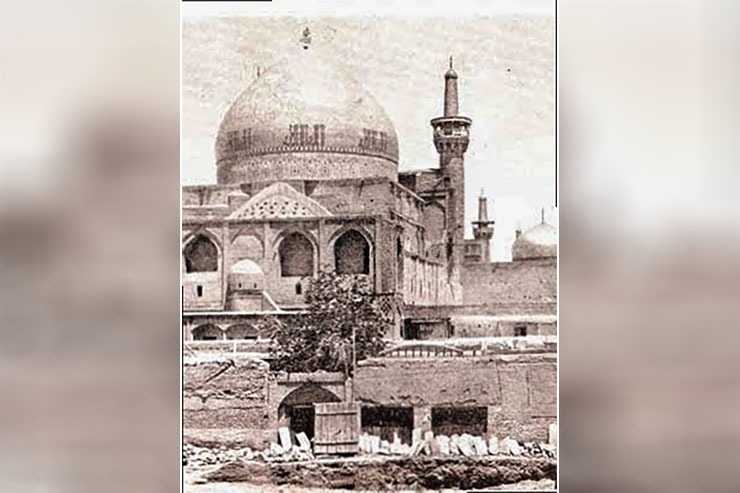 در مشهد اوایل دوره صفوی به‌علت وجود مشکلات فراوان مجموعه حرم رضوی از عنایات شاه‌اسماعیل، پادشاه شیعی متعصب، بی‌نصیب ماند.