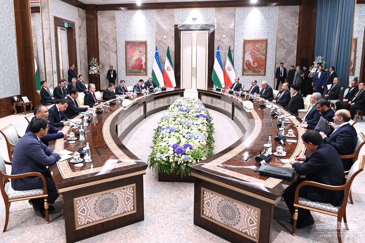 رئیس‌‌جمهور با بیان اینکه حجم تبادلات تجاری تهران و تاشکند می‌تواند در گام اول از ۵۰۰ میلیون دلار فعلی ۳ تا ۴ برابر افزایش یابد، گفت: ایران در بخش‌های بازرگانی و همکاری‌های فنی-مهندسی ظرفیت‌های خوبی برای گسترش همکاری با ازبکستان دارد.