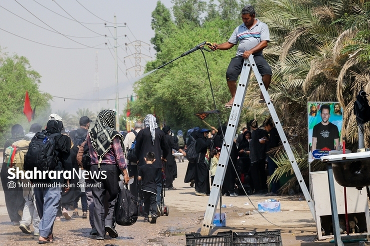 محمدحسن صلواتی، عکاس روزنامه شهرآرا، که پیش از این نیز در راهپیمایی اربعین حضور داشته و مجموعه عکس‌هایی را هم گرفته است، درباره تفاوت  حال و احوال اربعین امسال با سال‌های گذشته می‌گوید.