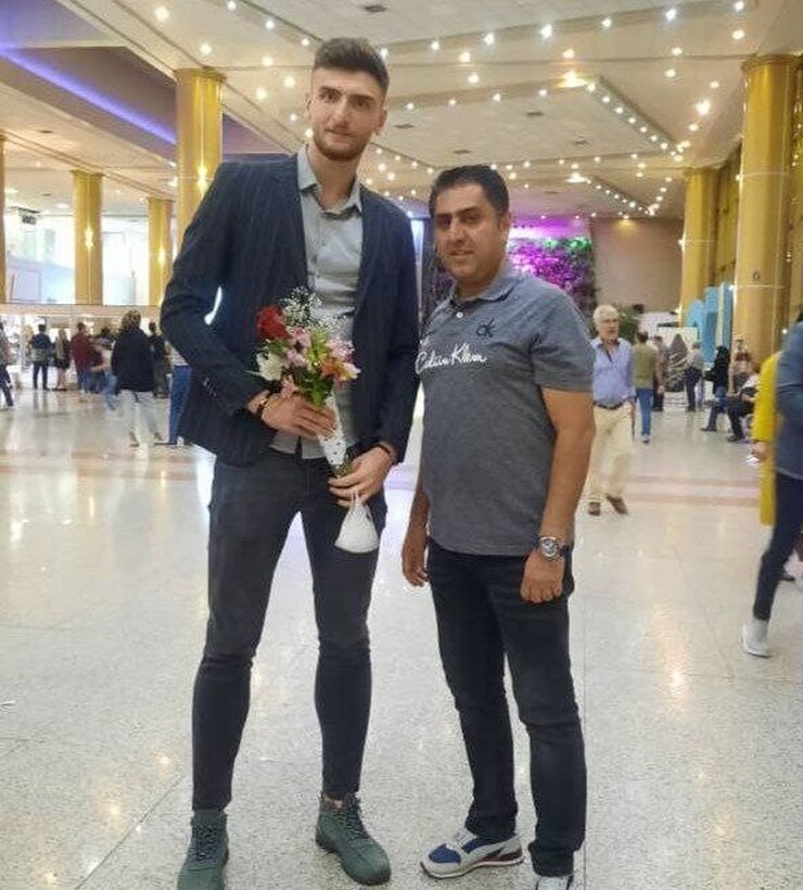مهدی جلوه فصل آینده در مشهد دست به توپ خواهد شد.