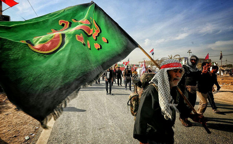 خودت هم نمیدانی پا در چه راهی گذاشتی، اما می‌خواهی حسین(ع) شفیعت شود. اما نمی‌دانی همان کسی که به شوقش عمود به عمود پیاده میروی همه چیزش را برای خدا گذاشته، حالا هم خداوند هستی را بذل او کرده
یا وجیه عندالله اشفع لنا عندالله