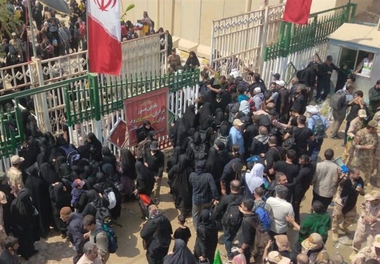 فرمانده کل انتظامی کشور به زائران حسینی توصیه کرد که در آستانه اربعین با توجه به موج سنگین بازگشت زوار اباعبدالله‌الحسین(ع) و سیاست مرزی عراق، از مراجعه به مرزها به خصوص مهران و شلمچه برای خروج از کشور خودداری کنند.