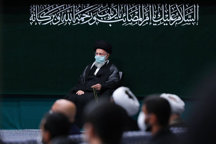 زیارت اربعین در مراسم اربعین حضرت اباعبدالله الحسین (علیه‌السلام) با حضور رهبر انقلاب اسلامی و جمعی از دانشجویان قرائت شد.