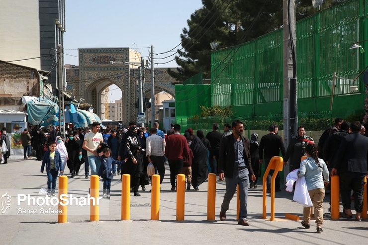 معاون اجتماعی و مشارکت‌های سازمان اجتماعی و فرهنگی شهرداری مشهد گفت: شورا‌های اجتماعی محلات مشهد در معرفی ظرفیت‌های محله مانند اسکان و سایر خدمات ضروری با مشارکت جمعیت خدمتگزار حضرت رضا (ع)، به زائران امام مهربانی‌ها در دهه آخر صفر خدمت رسانی خواهند کرد.