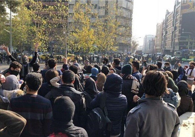 استاندار تهران با انتشار توئیتی به حوادث شب گذشته تهران واکنش نشان داد.