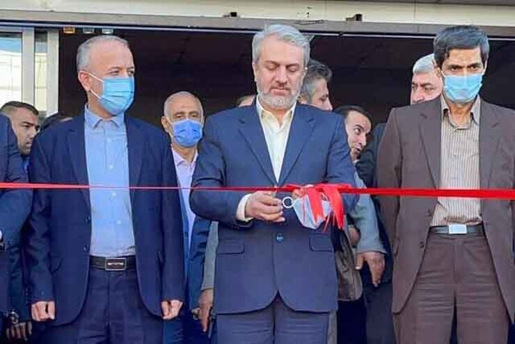 مراسم رونمایی و افتتاح نخستین نمایشگاه تحول صنعت خودروی کشور با حضور وزیر صنعت، معدن و تجارت و معاون صنایع حمل و نقل وزیر صمت صبح امروز در محل دائمی نمایشگاه های بین المللی تهران برگزار شد.