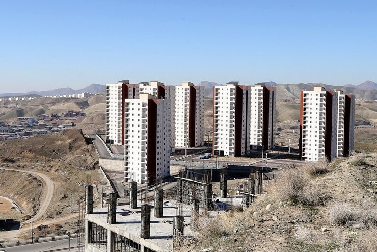 معاون مسکن و ساختمان اداره کل راه و شهرسازی خراسان رضوی گفت: از ۱۱۲ هزار متقاضی واجد شرایط فعال تاکنون ۹۵ هزار نفر در استان تأیید نهایی شده‌اند.