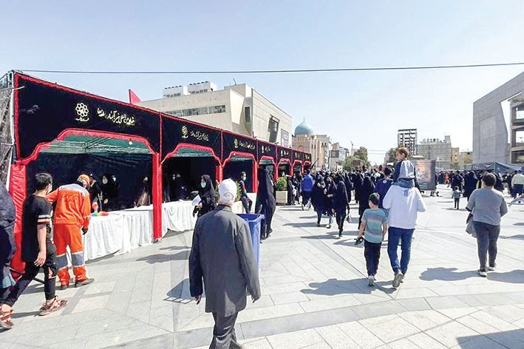 این روز‌ها در همه کوچه‌پس‌کوچه‌ها، خیابان‌ها و معابر شهرمان شاهد فعالیت شبانه‌روزی خادمان امام‌رضا (ع) در قامت مدیریت شهری به همراه دیگر تشکل‌های مردمی هستیم تا مقدمات میزبانی از زائران بارگاه رضوی در ایام رحلت نبی‌مکرم‌اسلام، حضرت‌محمد (ص)، شهادت امام‌حسن‌مجتبی (ع) و امام‌رضا (ع) به بهترین شکل ممکن مهیا شود.