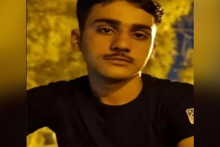 چند روز پیش عکسی از امیرحسین خادمی در فضای مجازی دست به دست شد که به گفته کاربران شبکه‌های اجتماعی این نوجوان ۱۶ ساله قربانی تجاوز و قتل شده است. خبر آنقدر تلخ و غم انگیز بود که بسیاری از مردم در هیاهویی خبر تلخ درگذشت مهسا امینی در فضای مجازی به آن واکنش نشان دادند.