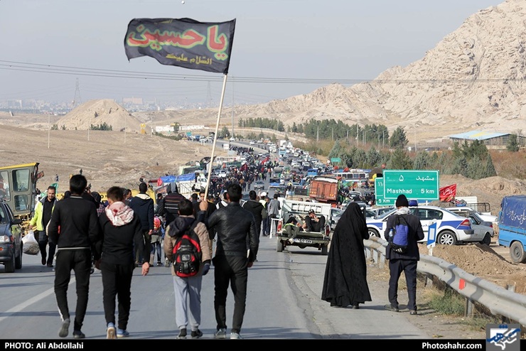 معاون درمان دانشگاه علوم پزشکی مشهد گفت: ایام پایانی صفر جانمایی ۲ مرکز درمانی سیار شبانه‌روزی هماهنگ شده است که یکی از آن‌ها در مسیر ملک‌آباد و دیگری در اطراف حرم مطهر رضوی با همکاری بنیاد کرامت و با ظرفیت حداقل ۴۰ تخت جانمایی شده‌اند.