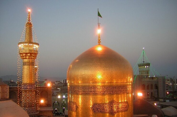 از سال‌۱۰۱۰هجری قمری که تجدید طلاکاری گنبد حرم مطهر به دستور شاه‌عباس صفوی آغاز شد، اقدام‌های اساسی او به‌منظور گسترش و رونق بی‌چون‌و‌چرای حرم رضوی شروع می‌شود.