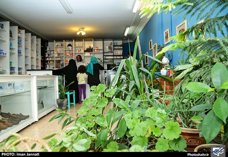 مدیرکل داروی سازمان غذا و دارو گفت: با اجرای طرح دارویار، کمبودهای دارویی از ۱۰۰ قلم به ۷۸ قلم کاهش یافت و مصرف بی رویه و غیر منطقی برخی داروها نیز کنترل شد.