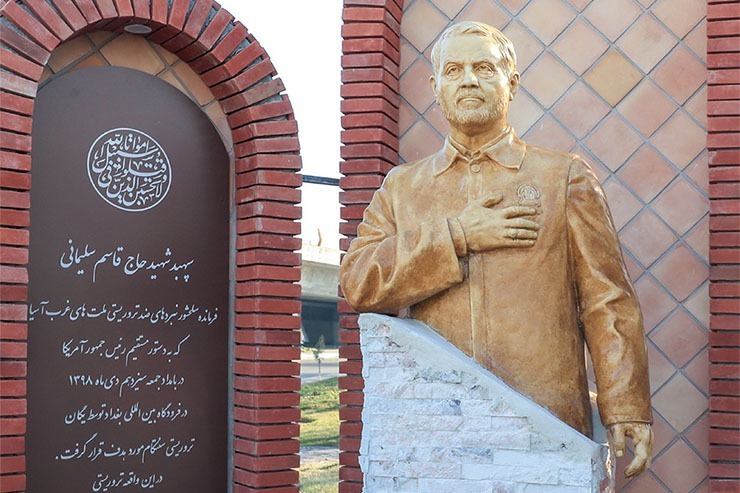 با اینکه ساخت سردیس از چهره‌های سرداران مشهدی دفاع مقدس نیز در جای خود لازم و ضروری است، به نظر می‌رسد در این سال ها، مدیران تنها بر همین بخش تمرکز کرده و از ساخت آثار حجمی روایی غافل شده اند.