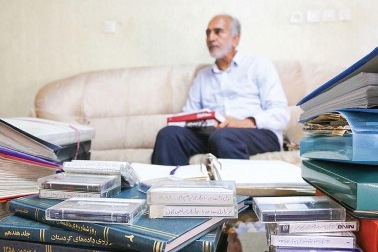 حمیدرضا صدوقی متولد اول بهمن ۱۳۴۵ اگرچه امروز به‌عنوان یکی از نویسنده‌های دفاع مقدس مطرح است و ۱۵ جلد کتاب در همین زمینه منتشر کرده، یک پژوهشگر و راوی جنگ نیز هست.