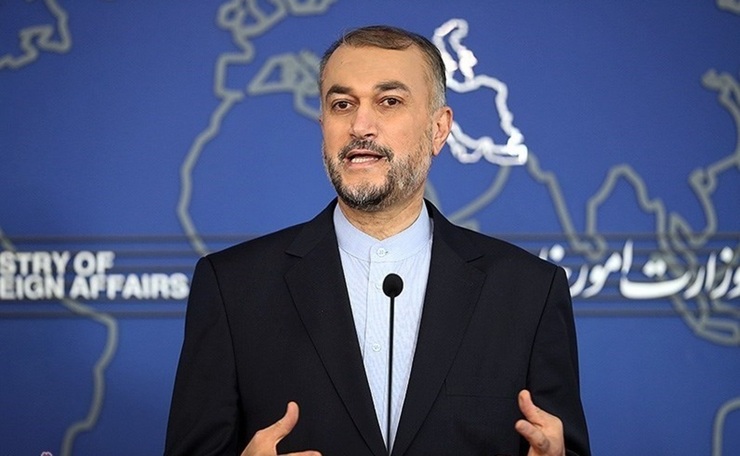 وزیر امور خارجه کشورمان با بیان اینکه برای رفع تحریم‌ها در دولت جدید تلاش زیادی کردیم و در حال طی کردن مراحل پایانی هستیم، گفت: اگر آمریکایی‌ها واقع‌بینانه برخورد کنند، فکر می‌کنم حل‌شدنی است.