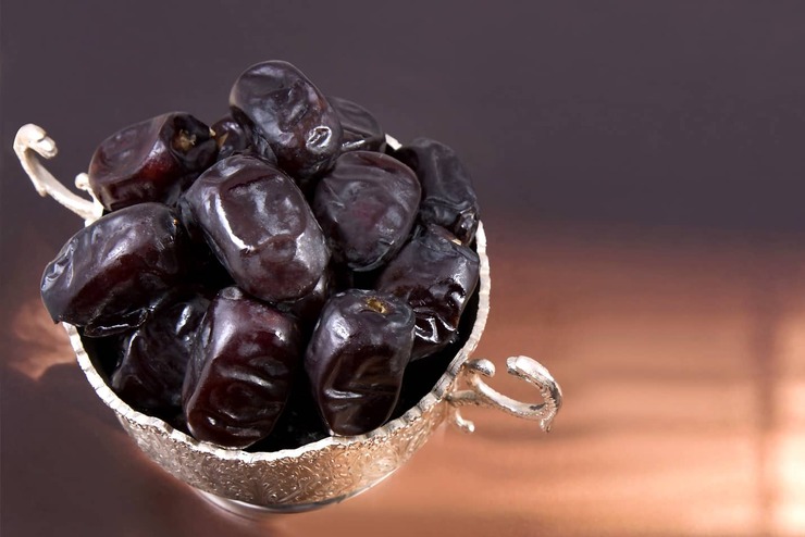 فواید خوردن خرما در طول روز را در این اینفوگرافی مشاهده کنید.