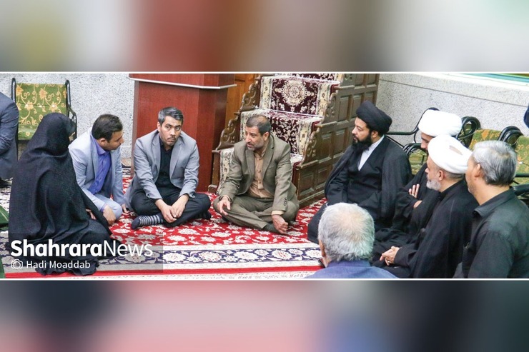در دومین نشست از سلسله نشست‌های میز خدمت که در هفته دولت، در محلات مختلف شهر با هدف گره گشایی از مشکلات مردم برگزار شد، این بار نوبت به مسجد جامع رضوی در بولوار ابوریحان محله ایثار مشهد رسید.