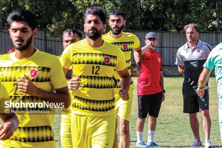 لیگ دسته‌یک فوتبال کشور از امروز آغاز می‌شود و نماینده مشهد بالاخره خودش را به این مسابقات رساند.
