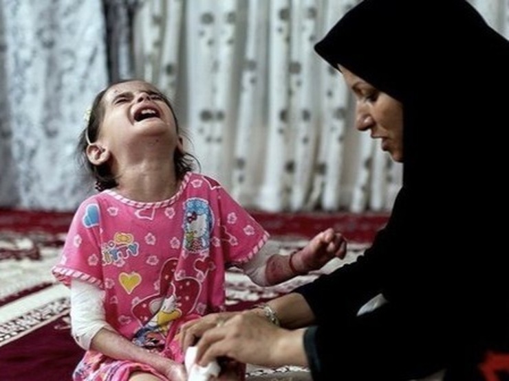 رئیس سازمان غذا و دارو در برنامه تلویزیونی گفت: گزارش‌ها درباره کمبود و گرانی دارو، هدف‌دار است. مستقیما سیستم واردات دارو به ایران را تحریم کردند، اما برای واردات سیگار به کشور، کمک هم می‌کنند