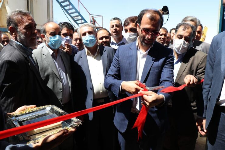 معاون اقتصادی استاندار خراسان رضوی گفت: با افتتاح فاز دوم کارخانه اراسیلیس گناباد وبا توجه به ذخایر غنی معادن استان در این منطقه، بخش عمده‌ای از مصرف داخلی این محصول در داخل استان تامین شده و با توسعه این صنعت می‌توان استان خراسان را به قطب تولید سیلیس کشور تبدیل کرد.