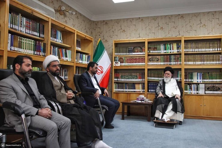 سیدعبدالله ارجائی  شهردار مشهد و جمعی از اعضای شورای اسلامی شهر مشهد در خصوص ستاد اربعین حسینی با «آیت‌الله علم‌الهدی» امام جمعه و نماینده ولی فقیه در استان دیدار کردند.
