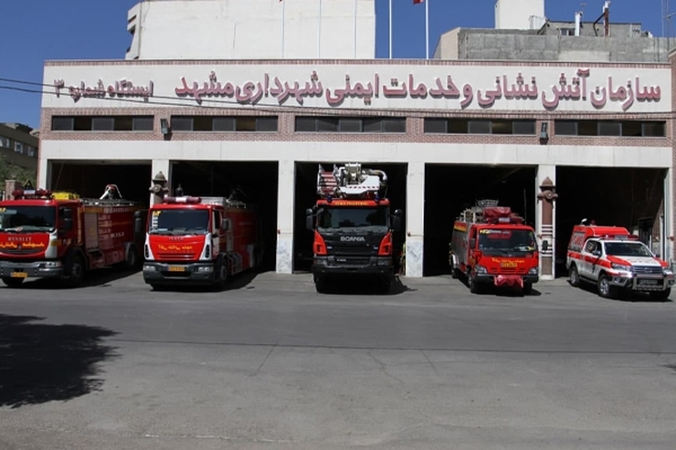 ۱۰ نفر از شهروندان مشهدی در جریان آتش‌سوزی یک مجتمع مسکونی در شهرک طالقانی مشهد از میان دود و آتش نجات یافتند.