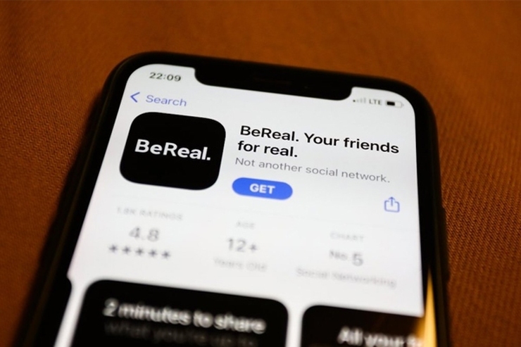 تعداد کاربران شبکه اجتماعی BeReal به بیش از ۱۰ میلیون کاربر فعال روزانه رسید. این رشد چشمگیر با توجه به این که تعداد کاربران این پلتفرم حدود یک سال پیش فقط ۱۰ هزار نفر بود، اهمیت بسیار زیادی دارد.