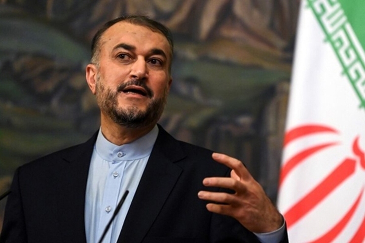وزیر امور خارجه کشورمان در تماس تلفنی با همتای عمانی، ضمن قدردانی از دولت عمان، تاکید کرد: پاسخ طرف آمریکایی با دقت در حال بررسی است.