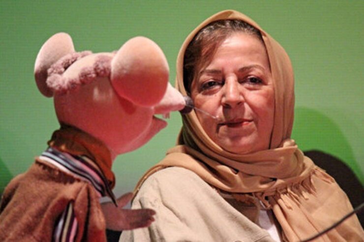 پخش مجموعه «کلیله و دمنه» که از روز‌های آغازین توزیع در نمایش خانگی با حواشی بسیاری روبرو شده بود نیز مدتی است نیمه‌کاره رها شده و توضیح قانع کننده‌ای به مخاطبان آن داده نشده است.