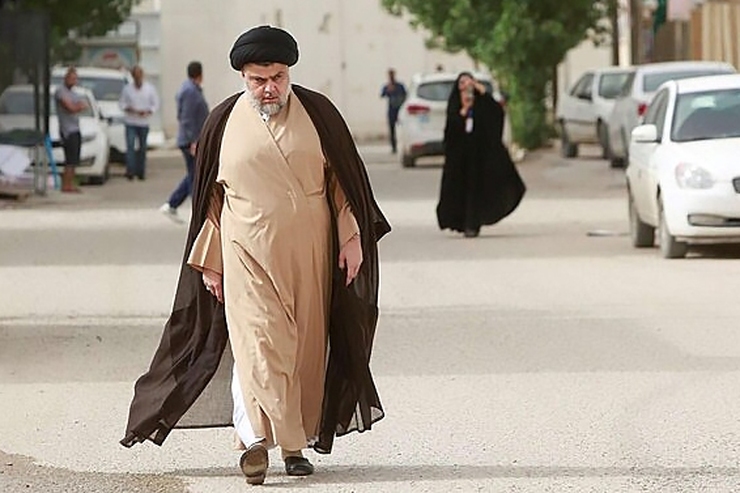 با بالا گرفتن تنش ها در بغداد مقتدی صدر، رهبر جریان صدر عصر روز گذشته در بیانیه‌ای اعلام کرد به صورت دائم از فعالیت سیاسی کناره‌گیری کرده است. در این گزارش نگاهی به زندگی او کرده‌ایم.