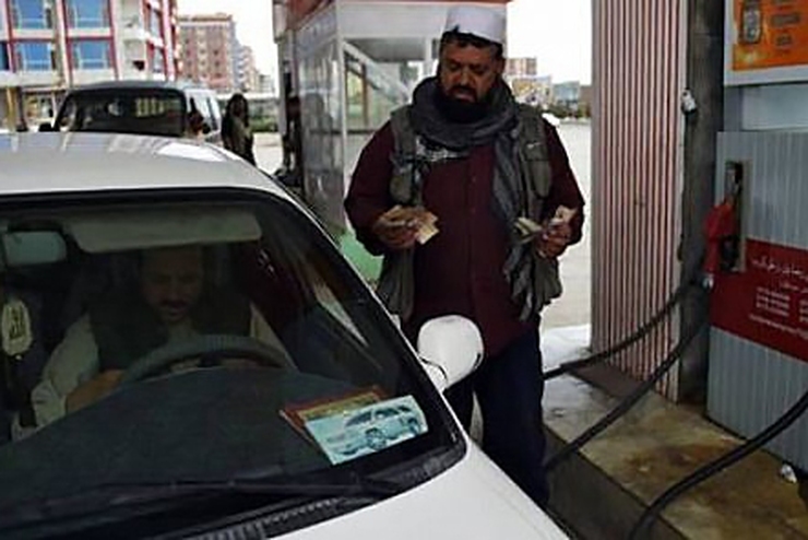 حکومت طالبان در مراحل نهایی مذاکرات در مسکو پیرامون شرایط قراردادی برای خرید بنزین و بنزن از روسیه است.