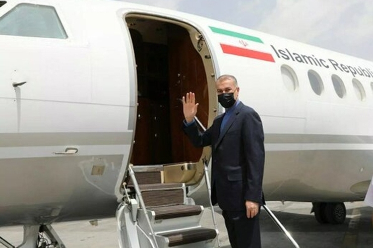 «امیر عبداللهیان» وزیر امور خارجه ایران در صدر یک هیأت بلندپایه سیاسی تهران را به مقصد مسکو ترک‌ کرد.