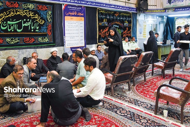 آخرین مرحله از سلسله نشست‌های بدون واسطه مردم با مسئولان در مسجد فاطمیه واقع در خیابان امام خمینی (ره) برگزار شد.